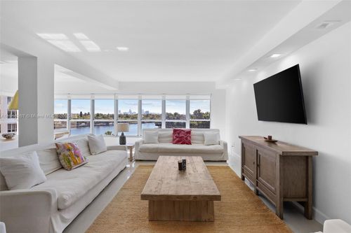 5d-9102 W Bay Harbor Dr, Bay Harbor Islands, FL, 33154-3603 | Card Image