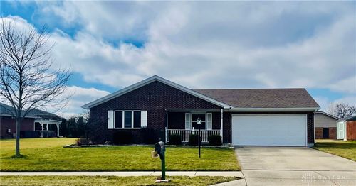 939 Calmer Ernst Blvd, Brookville, OH, 45309-8607 | Card Image