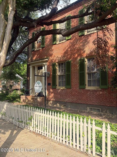 305 N Rankin St, Natchez, MS, 39120-3341 | Card Image