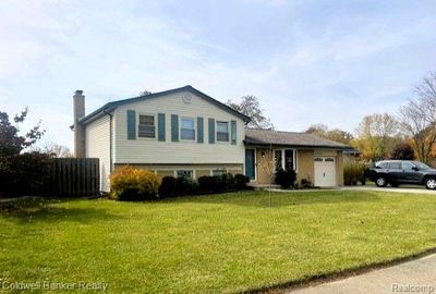 14956 Loyola Drive, Home with 4 bedrooms, 1 bathrooms and null parking in Sterling Heights MI | Image 2