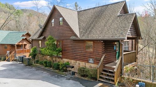 1544 Boo Boos Way, Sevierville, TN, 37862-7107 | Card Image