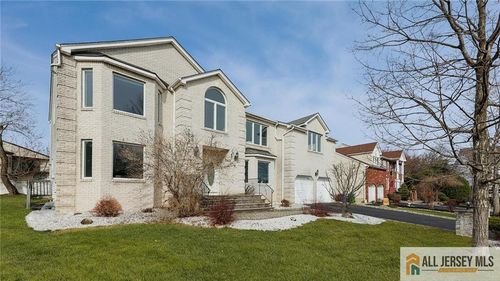 4 Maureen Ct, Edison, NJ, 08820-4419 | Card Image