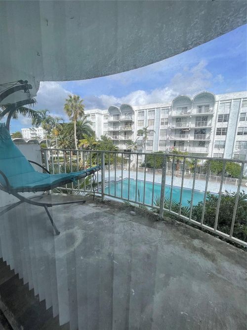 492 Nw 165th Street Rd, Miami, FL, 33169-6464 | Card Image