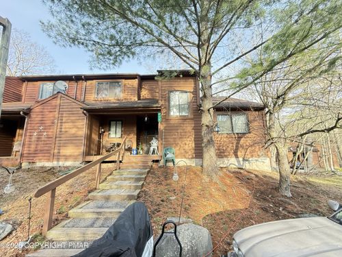 524 Wales Ct, Bushkill, PA, 18324-8771 | Card Image