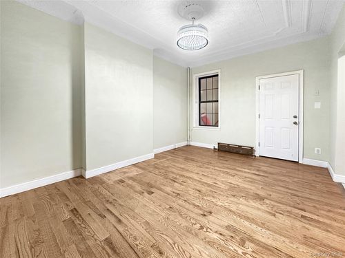 22 Chestnut Street, New York, NY, 11208 | Card Image