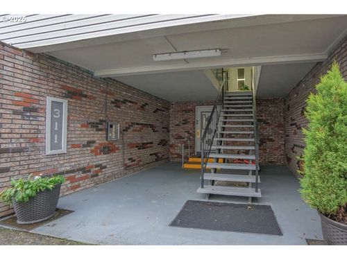 x-311 Ne 85th St, Vancouver, WA, 98665-8042 | Card Image