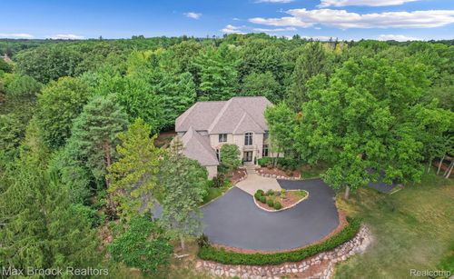 60 Kingsley Manor Dr, Bloomfield Hills, MI, 48304-2810 | Card Image