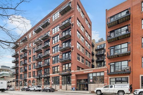 525-226 N Clinton Street, Chicago, IL, 60661 | Card Image