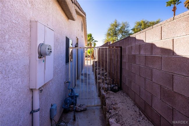 Side of Structure | Image 32