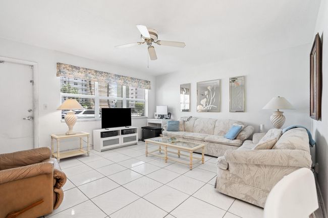 APT-107 - 419 Golden Isles Dr, Condo with 1 bedrooms, 1 bathrooms and null parking in Hallandale Beach FL | Image 11