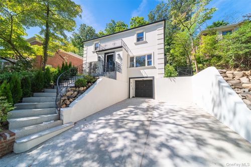 8632 Midland Pkwy, Jamaica, NY, 11432-3042 | Card Image