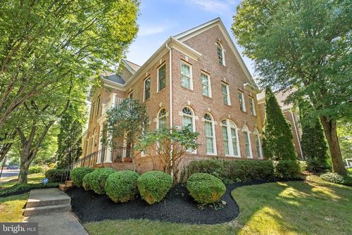 10111 Ballynahown Cir, FAIRFAX, VA, 22030-2492 | Card Image