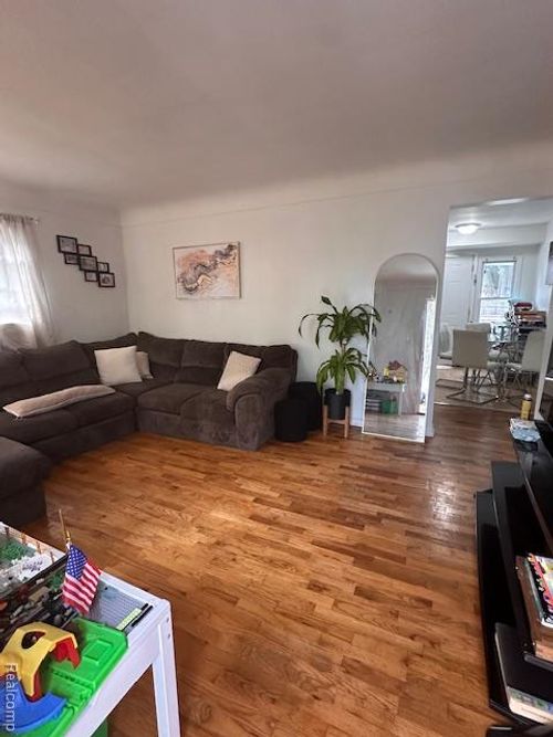 1410 Berrywood Ln, Flint, MI, 48507-5327 | Card Image