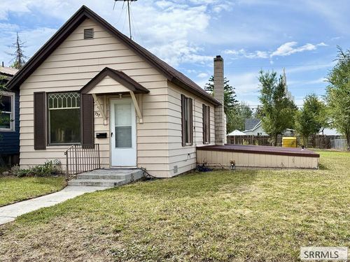 737 J St, Idaho Falls, ID, 83402-2823 | Card Image