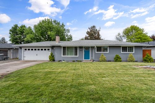 2423 Delta Waters Rd, Medford, OR, 97504-2905 | Card Image