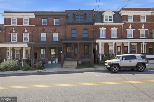 530 Park Ave, LANCASTER, PA, 17602-2156 | Card Image