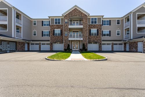 411-411 Brookside Ct, Newtown, CT, 06470-1286 | Card Image