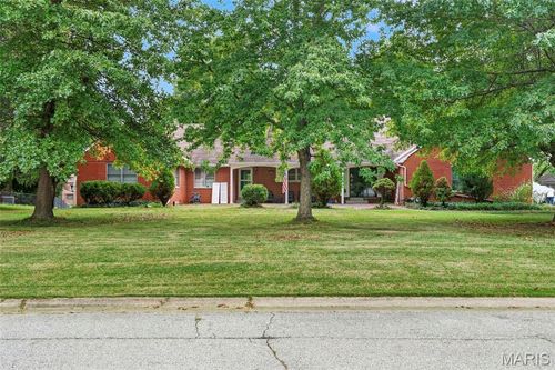 24 Weinel Dr, Fairview Heights, IL, 62208-1709 | Card Image