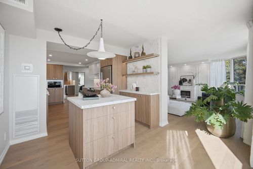 411-1 Aberfoyle Cres, Etobicoke, ON, M8X2X8 | Card Image