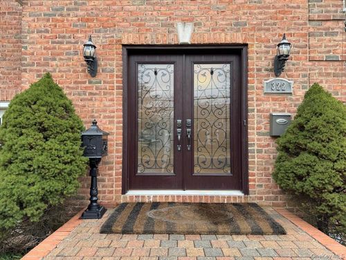 322 Elmore Ave, East Meadow, NY, 11554-2814 | Card Image