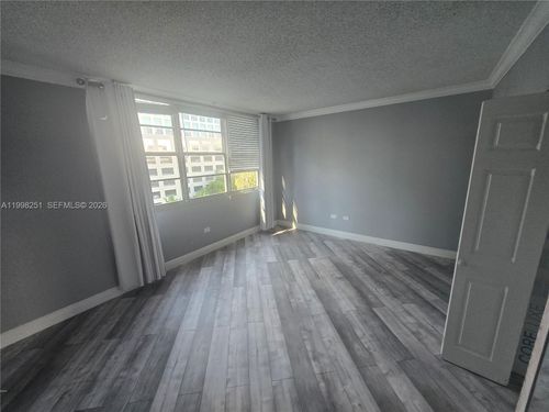 750-825 Brickell Bay Dr, Miami, FL, 33131 | Card Image