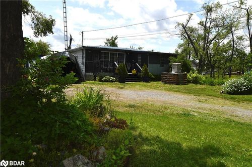 296 County Rd 8, Fenelon Falls, ON, K0M1N0 | Card Image