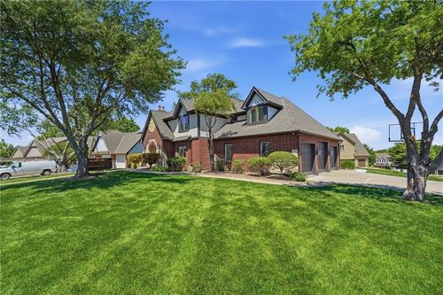 2448 Nw Valley View Dr, Lee's Summit, MO, 64081-1978 | Card Image