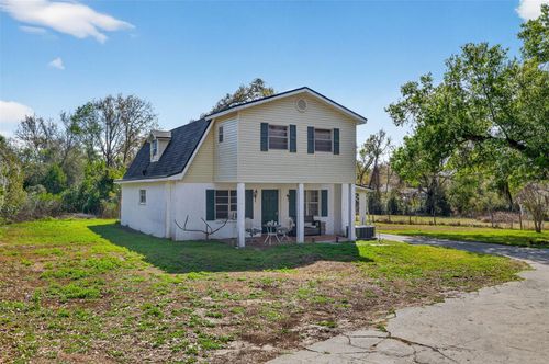 902 Two Houses Ln, Seffner, FL, 33584-4588 | Card Image