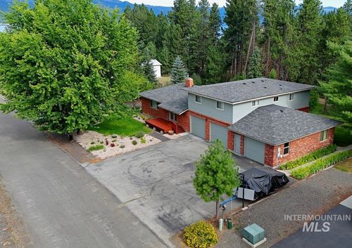 506 Lakeview Dr, Cascade, ID, 83611-7705 | Card Image