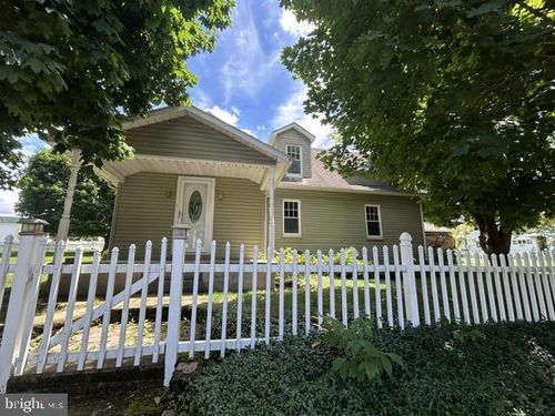 420 Yale St, LEWISTOWN, PA, 17044-1676 | Card Image