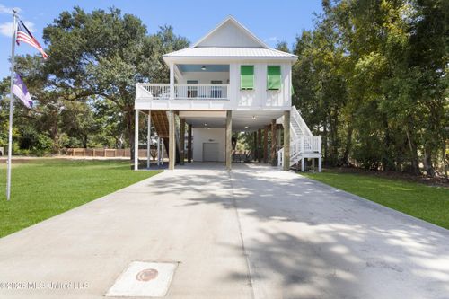 231 Leonhard Ave, Bay Saint Louis, MS, 39520-3719 | Card Image
