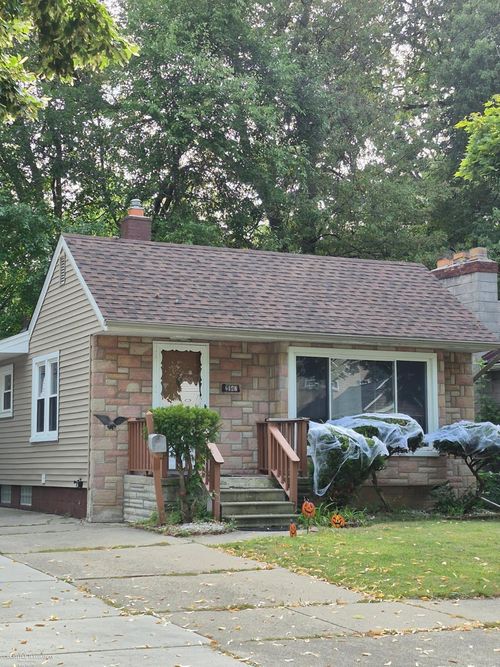 2147 Roslyn Rd, Grosse Pointe Woods, MI, 48236-1051 | Card Image