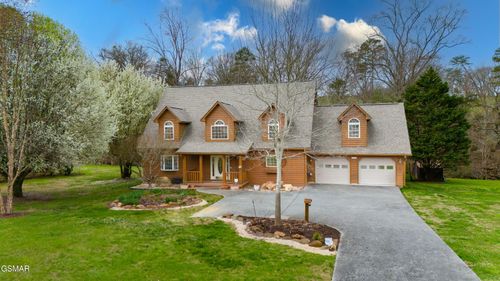 1956 Pittman Center Rd, Sevierville, TN, 37876-6270 | Card Image