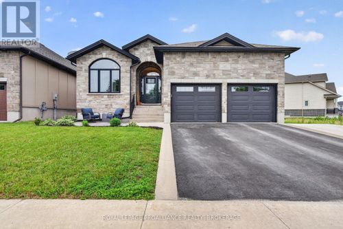 142 Gildersleeve Blvd, Bath, ON, K0H1G0 | Card Image