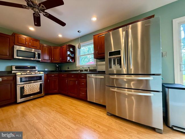 566 S Forklanding Rd, House other with 4 bedrooms, 2 bathrooms and null parking in MAPLE SHADE NJ | Image 8