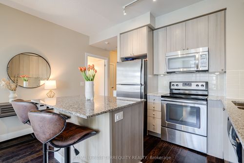 204-1638 Bloor St W, Toronto, ON, M6P0A6 | Card Image