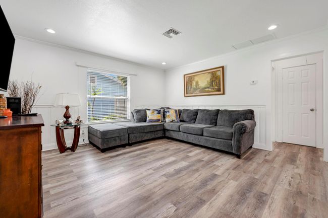 422 49 Th St, House other with 2 bedrooms, 1 bathrooms and null parking in West Palm Beach FL | Image 9