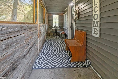 1575 Barnes Rd, Fostoria, MI, 48435-9717 | Card Image