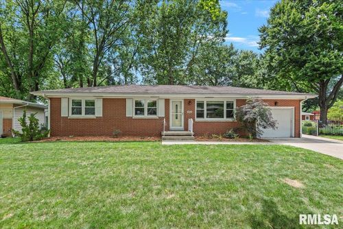 2068 Cambridge Rd, Springfield, IL, 62704-4130 | Card Image