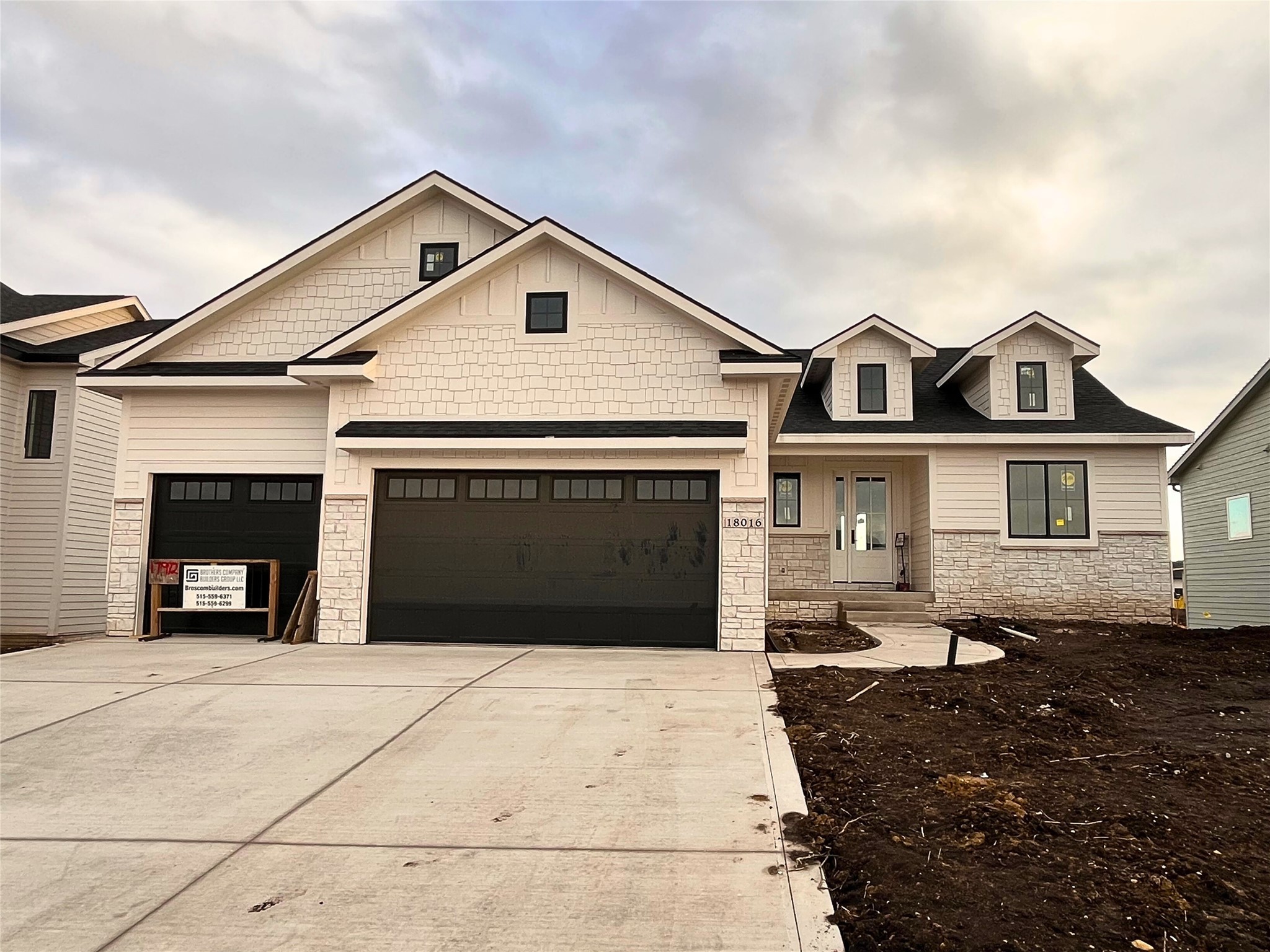 Tanglewood Dr, Clive, IA 50325