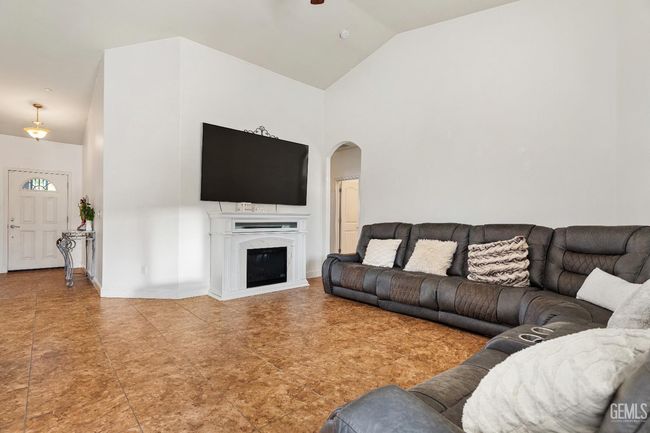 605 Cornelia St, House other with 4 bedrooms, 2 bathrooms and null parking in Wasco CA | Image 10
