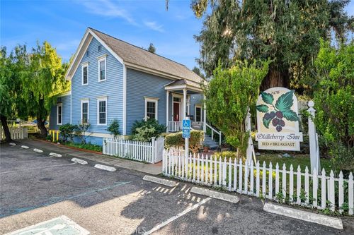 2476 Main St, Cambria, CA, 93428-3406 | Card Image