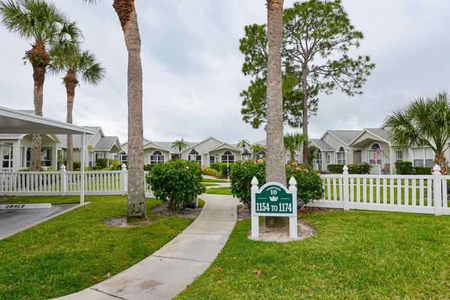 1162 Nw Lombardy Dr, Condo with 2 bedrooms, 2 bathrooms and null parking in Port St Lucie FL | Image 4