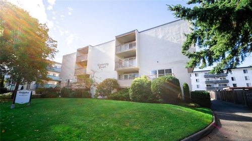 1520 Richmond Ave, Victoria, BC, V8R4P6 | Card Image
