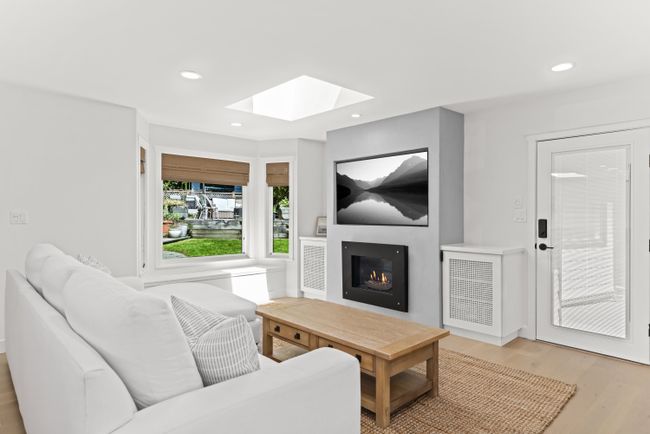 1761 Bellelynn Place, House other with 5 bedrooms, 2 bathrooms and 6 parking in North Vancouver BC | Image 8