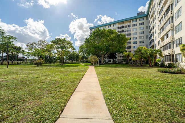 APT-505 - 4330 Hillcrest Dr, Condo with 1 bedrooms, 2 bathrooms and null parking in Hollywood FL | Image 33