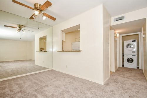 apt-92-9021 Gaylord Dr, Houston, TX, 77024-2932 | Card Image