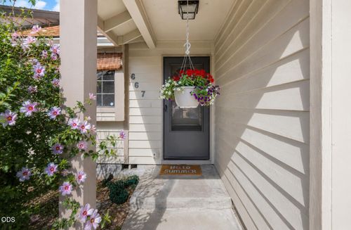 667 Golden Ln, Medford, OR, 97504-5209 | Card Image