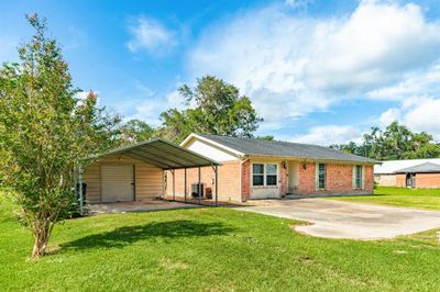 2847 County Road 510a, House other with 3 bedrooms, 2 bathrooms and null parking in Brazoria TX | Image 2