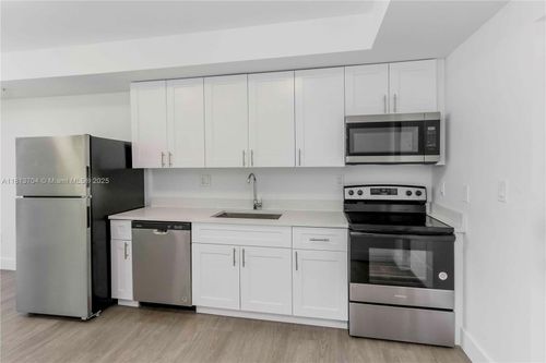 305-1620 Nw 18th St, Miami, FL, 33125-2433 | Card Image